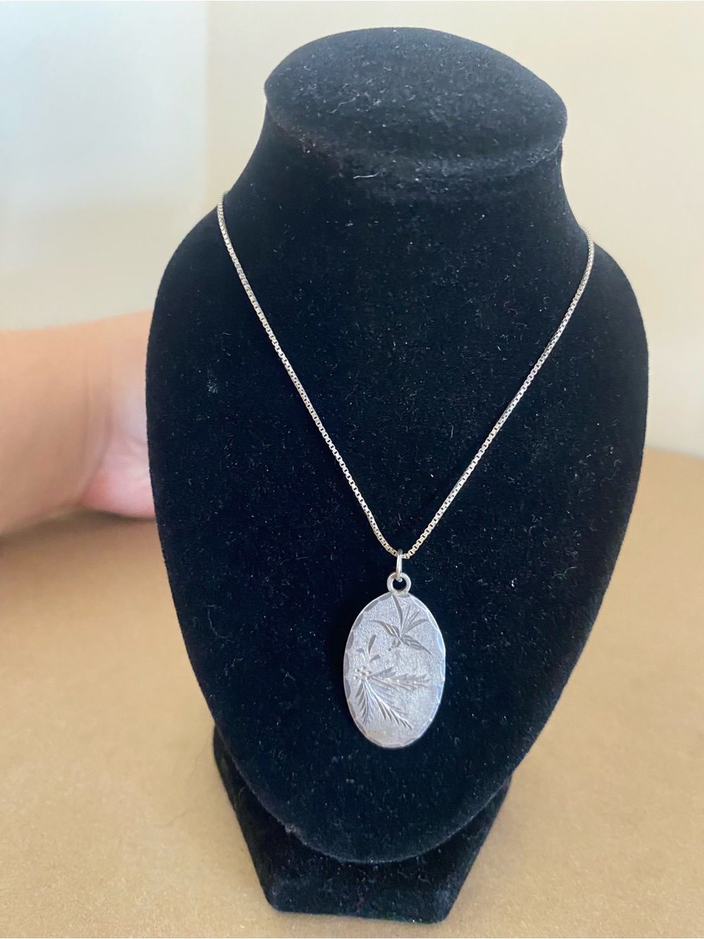 Vintage Italian .925 Sterling Silver Oval Pendant Necklace Bird holly berry